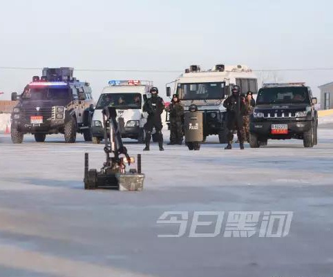 黑河反恐防爆實戰(zhàn)！看凌天排爆機器人如何在零下25°迅速出擊。