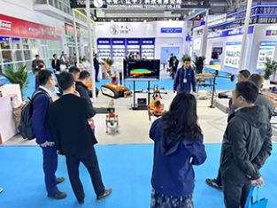 【消防機器狗系列亮相石油展】北京凌天滅火四足機器狗、偵察四足機器狗、運輸四足機器狗、消防系留滅火無人機等重點裝備亮相展會！